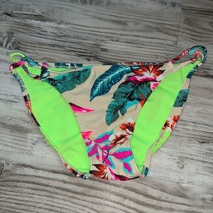 Floral bathing suit bottoms🌸